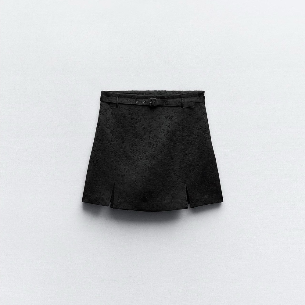 BELTED FLORAL JACQUARD SKORT SIZE M.